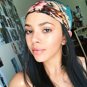 Meet your Posher, Dominique